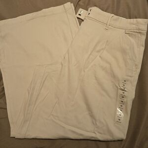 AMERICAN  EAGLE Womens Cream Pants. NWT. Size 18